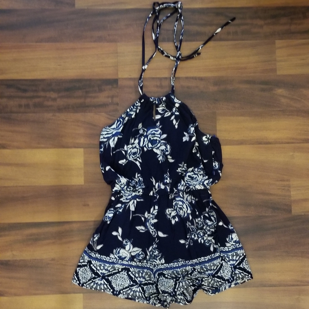 Angie Blue white floral halter pocketed romper - Picture 4 of 7